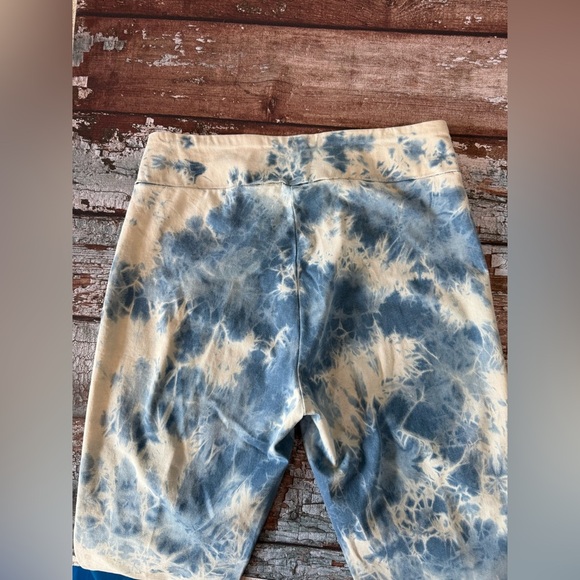 Blue and Cream Tie-Dye Leggings - Picture 4 of 5